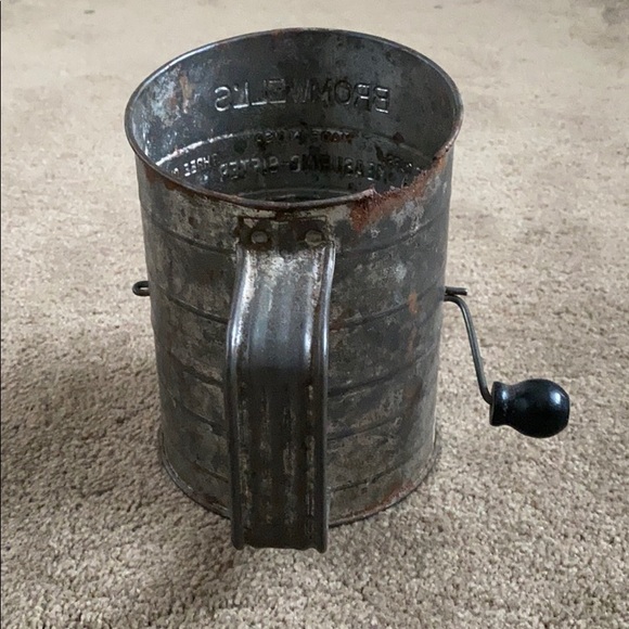 Vintage Bromwell’s Measuring Sifter - Picture 4 of 8